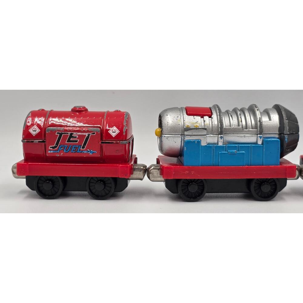 Thomas and Friends Thomas The Jet Engine 4-Car-Set Take Along - Picture 6 of 9